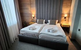 Семеен Хотел Жорела